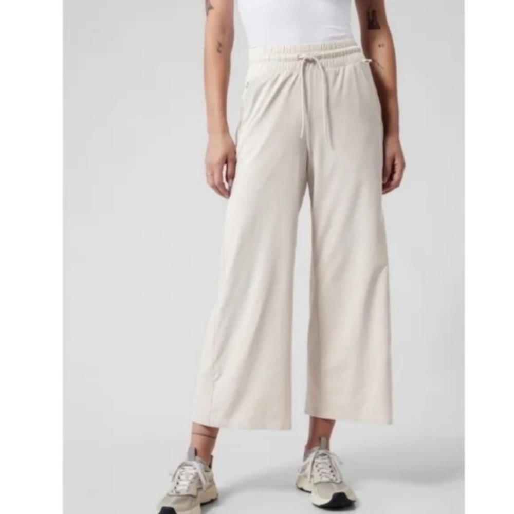 NWT Athleta Avenue Wide Leg Crop Pant Size 4